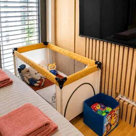 Business & Family Space In Downtown 아파트