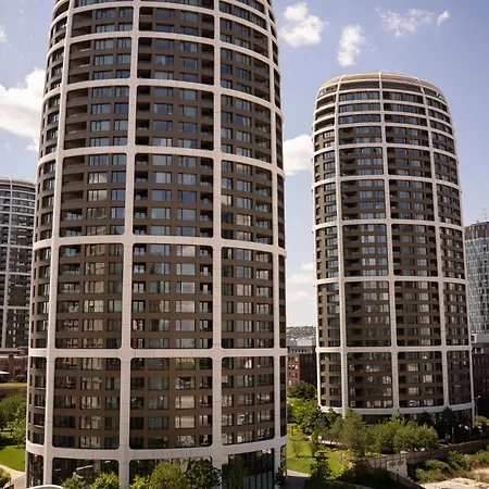 Business & Family Space In Downtown *